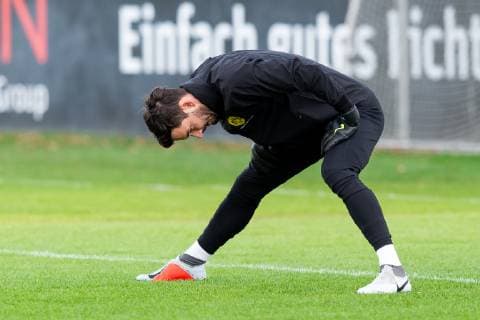 Dortmund Germany 04 03 2019 UEFA Champions League 2018 19 Season Round of 16 Borussia Dortmund Tottenham Hotspur Training Borussia Dortmund Goalkeeper Roman Buerki BVB watching DeFodi053