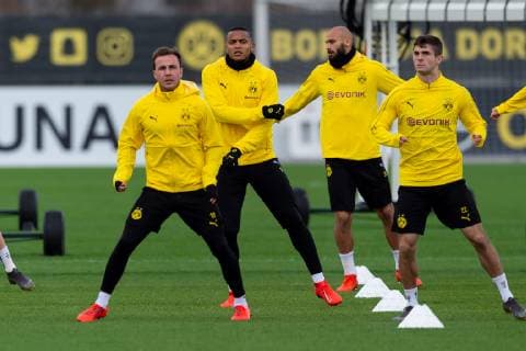 Dortmund Germany 04 03 2019 UEFA Champions League 2018 19 Season Round of 16 Borussia Dortmund Tottenham Hotspur Training Borussia Dortmund Mario Goetze BVB Manuel Akanji BVB Oemer Toprak BVB and Christian Pulisic BVB watch DeFodi053