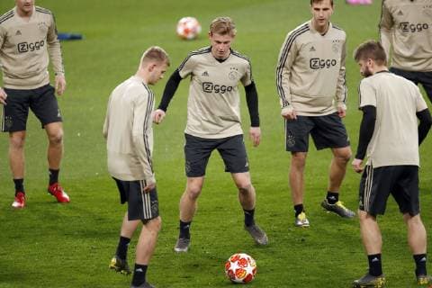 (L-R) Daley Sinkgraven of Ajax, Frenkie de Jong of Ajax, Rasmus Kristensen of Ajax, Lasse Schone of Ajax during a training session prior to the UEFA Champions League round of 16 match between Real Madrid and Ajax Amsterdam at the Santiago Bernabeu stadium on March 04, 2019 in Madrid, Spain UEFA Champions League 2018 2019 xVIxVIxImagesx xMauricexvanxSteenxIVx 13818061