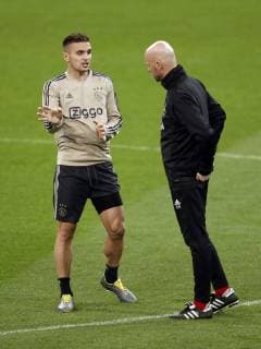 (L-R) Dusan Tadic of Ajax, Ajax coach Erik ten Hag during a training session prior to the UEFA Champions League round of 16 match between Real Madrid and Ajax Amsterdam at the Santiago Bernabeu stadium on March 04, 2019 in Madrid, Spain UEFA Champions League 2018 2019 xVIxVIxImagesx xMauricexvanxSteenxIVx 13818331