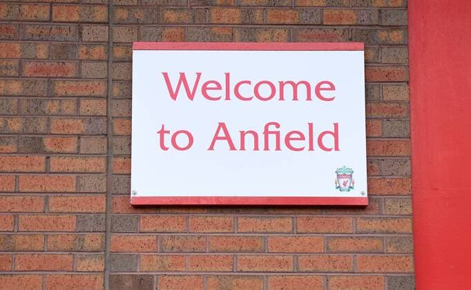 FOOTBALL CHAMPIONS LEAGUE SAISON 2018 2019 2019 ACHTELFINAL HINSPIEL FC Liverpool FC Bayern Muenchen 19 02 2019 Welcome to Anfield a sign on the outside wall of Anfield stadium