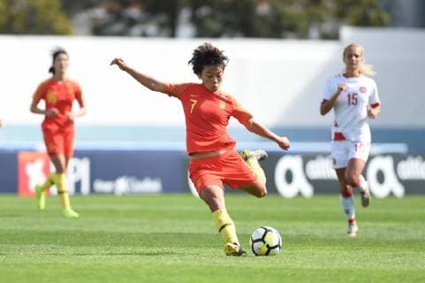 (190304) -- SANTO ANTONIO, March 4, 2019 (Xinhua) -- China s Wang Shuang shoots during a Group C match against Denmark at the Algarve Cup 2019 in Santo Antonio, Portugal, March 4, 2019. (Xinhua Zheng Huansong) (SP)PORTUGAL-SANTO ANTONIO-FOOTBALL-ALGARVE CUP-CHN VS DEN 