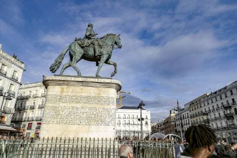 MADRID - 05-03-2019, Real Madrid - Ajax , Champions League season 2018 2019 , Supporters of Ajax in the centre of Madrid . Statue of Napoleon . Supporters Ajax in Madrid  x2899227x