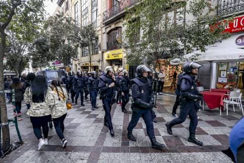 MADRID - 05-03-2019, Real Madrid - Ajax , Champions League season 2018 2019 , Supporters of Ajax in the centre of Madrid . Police . Supporters Ajax in Madrid  x2899230x