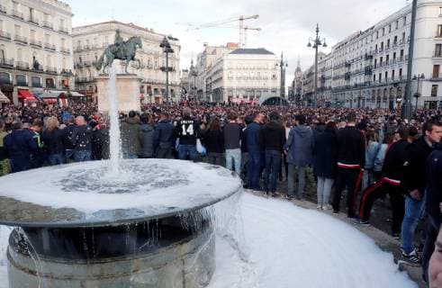 Ajax fans gather at Puerta del Sol square in central Madrid, Spain, 05 March 2019, prior to the UEFA Champions League round of 16 second leg soccer match between Real Madrid and Ajax Amsterdam. Real Madrid vs Ajax Amsterdam !ACHTUNG: NUR REDAKTIONELLE NUTZUNG!  Copyright: xZipix GRAF9107 20190305-636874061218390967