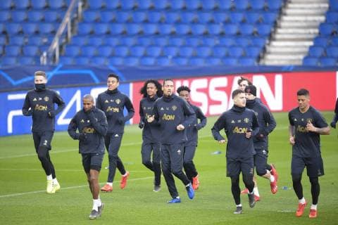 Entrainement des joueurs de Manchester United ManU Ashley Young (Man Utd) Chris Smalling (Man Utd) Diogo Dalot (Man Utd) FOOTBALL : Entrainement Manchester Utd - UEFA Champions league - J-1 - Paris - 05 03 2019 JBAutissier Panoramic 
