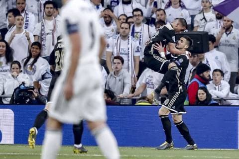 MADRID, 05-03-2019, Stadium Bernabeu, season 2018 2019 , Champions League 1 8th round second leg. Ajax player Hakim Ziyech (L) celebrating his goal with Ajax player Dusan Tadic (R) during the game Real Madrid - Ajax . Real Madrid - Ajax  x2901118x