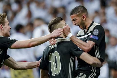 MADRID, 05-03-2019, Stadium Bernabeu, season 2018 2019 , Champions League 1 8th round second leg. Ajax player Hakim Ziyech (R) celebrating his 0-1 with Ajax player Dusan Tadic (L) during the game Real Madrid - Ajax . Real Madrid - Ajax  x2901167x