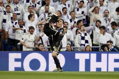 (l-r) Hakim Ziyech of Ajax, Dusan Tadic of Ajax during the UEFA Champions League round of 16 match between Real Madrid and Ajax Amsterdam at the Santiago Bernabeu stadium on March 05, 2019 in Madrid, Spain UEFA Champions League 2018 2019 xVIxVIxImagesx xMauricexvanxSteenxIVx 13823092