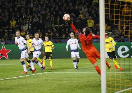 Mario Gotze of Borussia Dortmund looks on as his shot is saved by Hugo Lloris of Tottenham during the UEFA Champions League Round of Sixteen match at the Signal Iduna Park Stadium, Dortmund. Picture date: 5th March 2019. Picture credit should read: David Klein Sportimage EDITORIAL USE ONLY. No use with unauthorised audio, video, data, fixture lists, club league logos or live services. Online in-match use limited to 120 images, no video emulation. No use in betting, games or single club league player publications. _1DK3881.JPG