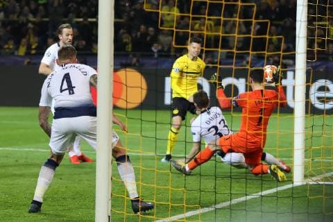 5th March 2019, Westfalenstadion, Dortmund, Germany; UEFA Champions League football, round of 16, second leg, Borussia Dortmund versus Tottenham Hotspur; The shot from Julian Weigl of Borussia Dortmund is saved by Hugo Lloris of Tottenham Hotspur  ActionPlus12111142 ShaunxBrooks