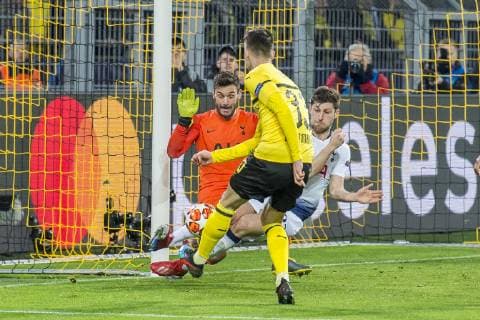 Football UEFA Champions League CL Season 2018 2019 Round of sixteen return Borussia Dortmund Tottenham Hotspurs in Dortmund North Rhine-Westphalia Dortmund Julian Weigl awards a goal opportunity UEFA REGULATIONS PROHIBIT ANY USE OF PHOTOGRAPHS AS IMAGE SEQUENCES AND OR QUASI VIDEO Copyright: xKirchner DavidxInderliedx