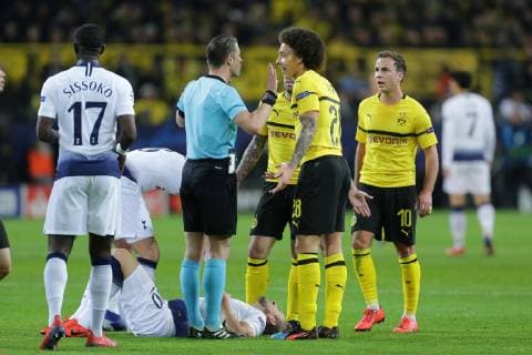Referee Danny Makkelie discusses with the players of Borussia Dortmund at the game Borussia Dortmund vs. Hotspur Football Champions League 05 03 2019 Borussia Dortmund vs. Hotspur Football Champions League 05 03 2019 Dortmund Copyright: xEIBNER MarioxHommesx EP_MHS