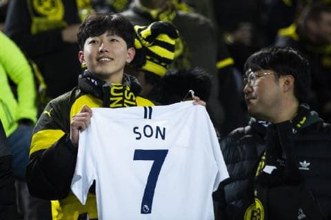 GER UEFA CL Borussia Dortmund vs. Tottenham Hotspur 05 03 2019 Signal Iduna Park Dortmund GER UEFA CL Borussia Dortmund vs. Tottenham Hotspur UEFA REGULATIONS PROHIBIT ANY USE OF PHOTOGRAPHS AS IMAGE SEQUENCES AND OR QUASI VIDEO in picture picture shows Fan with jersey by Heung min Son Tottenham 7 nordphotox xRauch nph00251