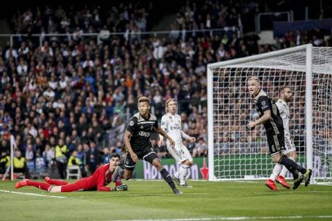 MADRID, 05-03-2019, Stadium Bernabeu, season 2018 2019 , Champions League 1 8th round second leg. Ajax player David Neres scores 0-2 during the game Real Madrid - Ajax . Real Madrid - Ajax  x2901383x
