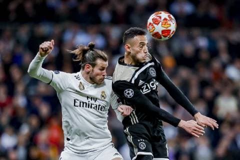 MADRID, 05-03-2019, Stadium Bernabeu, season 2018 2019 , Champions League 1 8th round second leg. Real Madrid player Gareth Bale (L) and Ajax player Noussair Mazraoui (R) during the game Real Madrid - Ajax . Real Madrid - Ajax  x2901472x