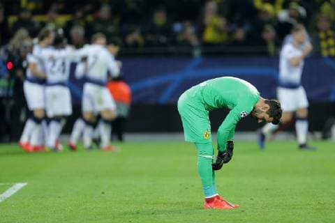 Roman Buerki Dortmund stands disappointedly bent on the field in the background the players of Tottenham Hotspur cheer after the goal to 0 1 by Harry Kane Tottenham at the game Borussia Dortmund vs. Hotspur Football Champions League 05 03 2019 Borussia Dortmund vs. Hotspur Football Champions League 05 03 2019 Dortmund Copyright: xEIBNER MarioxHommesx EP_MHS