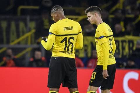 05 03 2019 xkvx Football UEFA Champions League Borussia Dortmund Tottenham Hotspur emspor v l Manuel Akanji BVB Borussia Dortmund Julian Weigl BVB Borussia Dortmund reads a tactical note DFL DFB REGULATIONS PROHIBIT ANY USE OF PHOTOGRAPHS as IMAGE SEQUENCES and or QUASI VIDEO Dortmund