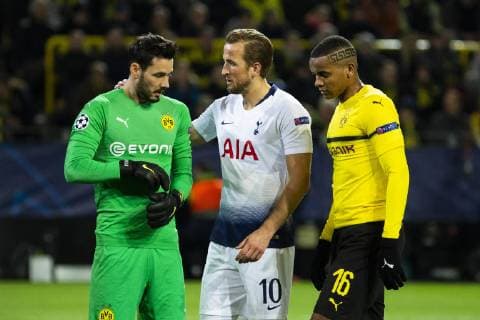 GER UEFA CL Borussia Dortmund vs. Tottenham Hotspur 05 03 2019 Signal Iduna Park Dortmund GER UEFA CL Borussia Dortmund vs. Tottenham Hotspur UEFA REGULATIONS PROHIBIT ANY USE OF PHOTOGRAPHS AS IMAGE SEQUENCES AND OR QUASI VIDEO picture shows During the corner ball there will be time for a short conversation between Roman Buerki Borussia Dortmund 1 and Harry Kane Tottenham 10 nordphotox xRauch nph00251