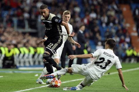 Real Madrid s Sergio Reguilon (R) vies for the ball with Ajax Dusan Tadic during the UEFA Champions League round of 16 second leg match between Real Madrid and Ajax at the Santiago Bernabeu stadium in Madrid, Spain, 05 March 2019. Real Madrid vs Ajax !ACHTUNG: NUR REDAKTIONELLE NUTZUNG!  Copyright: xRodrigoxJimenezx GRAF9424 20190305-636874240185919392
