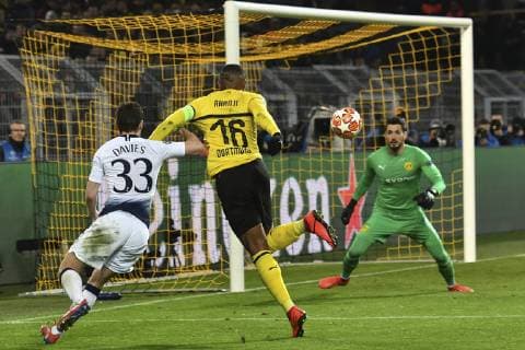 GER CL Borussia Dortmund vs. Tottenham Hotspur 05 03 2019 Signal Iduna Park Dortmund GER CL Borussia Dortmund vs. Tottenham Hotspur DFL regulations prohibit any use of photographs as image sequences and or quasi video in picture Strafraumszene Torchance von Ben Davies 33 Tottenham Hotspur li next to Manuel Akanji 16 Borussia Dortmund mi Roman Bürki Buerki 1 Borussia Dortmund re nph Mauelshagen nph00321