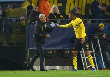 Dortmund Germany 05 03 2019 UEFA Champions League 2018 19 Season Round of 16 BV Borussia Dortmund Tottenham Hotspur coach Lucien Favre BVB Hotspur gives Abdou Diallo BVB a slip of paper with instructions DeFodi521
