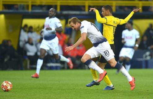 Dortmund Germany 05 03 2019 UEFA Champions League 2018 19 Season Round of 16 BV Borussia Dortmund Tottenham Hotspur Harry Kane Tottenham Hotspur and Abdou Diallo BVB in the duel DeFodi521