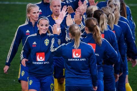 190306 Kosovare Asllani of Sweden with teammates ahead of the Algarve Cup 2019 match between Canada and Sweden on March 6 2019 in Almancil Photo Ludvig Thunman BILDBYRAN kod LT 35616,  Copyright: LUDVIGxTHUNMAN BB190306LT004