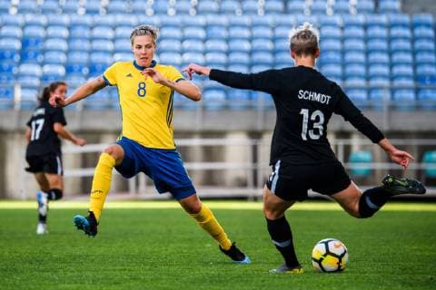190306 Lina Hurtig of Sweden and Sophie Schmidt of Canada during the Algarve Cup 2019 match between Canada and Sweden on March 6 2019 in Almancil Photo Ludvig Thunman BILDBYRAN kod LT 35616,  Copyright: LUDVIGxTHUNMAN BB190306LT019
