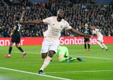 Sport Bilder des Tages Paris Saint-Germain v Manchester United ManU UEFA Champions League Romelu Lukaku of Manchester United celebrates after scoring his team s 2nd goal to make it 2-1 during the UEFA Champions League match at Parc des Princes, Paris Content Not Available For UK Newspapers Copyright: xRussellxHartx FIL-12959-0011