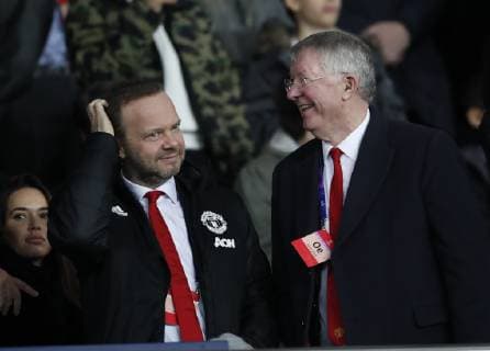 Ed Woodward Manchester Utd Chief Executive with Sir Alex Ferguson during the UEFA Champions League Round of Sixteen match at the Parc des Princes Stadium, Paris. Picture date: 6th March 2019. Picture credit should read: David Klein Sportimage EDITORIAL USE ONLY. No use with unauthorised audio, video, data, fixture lists, club league logos or live services. Online in-match use limited to 120 images, no video emulation. No use in betting, games or single club league player publications. _K2I5069.JPG