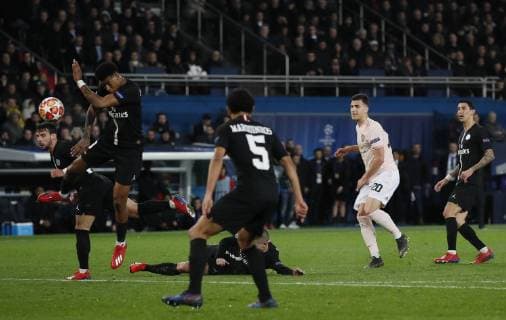 Diogo Dalot of Manchester United ManU shoots and his shot hits the arm of Presnel Kimpembe of PSG during the UEFA Champions League Round of Sixteen match at the Parc des Princes Stadium, Paris. Picture date: 6th March 2019. Picture credit should read: David Klein Sportimage via PA Images via PA Images EDITORIAL USE ONLY. No use with unauthorised audio, video, data, fixture lists, club league logos or live services. Online in-match use limited to 120 images, no video emulation. No use in betting, games or single club league player publications. _1DK5826.JPG