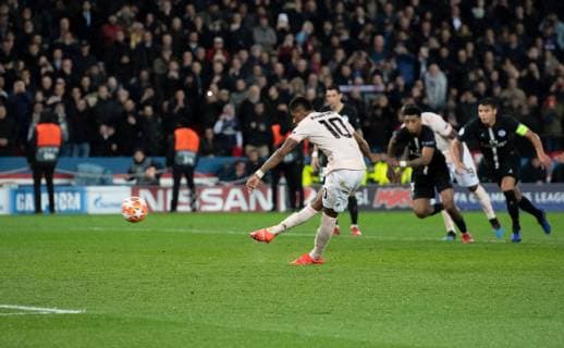 Paris Saint-Germain v Manchester United ManU UEFA Champions League Marcus Rashford of Manchester United scores his team s 3rd goal to make it 3-1 during the UEFA Champions League match at Parc des Princes, Paris Content Not Available For UK Newspapers Copyright: xRussellxHartx FIL-12959-0067