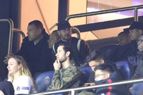 NEYMAR JR (PSG) dans les tribunes FOOTBALL : PSG vs Manchester Utd - UEFA Champions league - Paris - 06 03 2019 JBAutissier Panoramic 