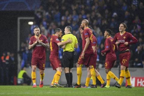 Photo Fabio Rossi AS Roma LaPresse 06 03 2019 Oporto (POR) Soccer Porto - Roma Champions League 2018 2019 2018 2019 - Estadio Do Dragao In the pic: Reacts to referee  Copyright: xLaPresse ASxRoma FabioxRossix