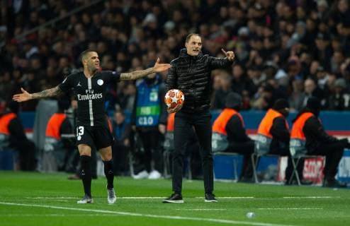 Paris Saint-Germain v Manchester United ManU UEFA Champions League Paris Saint-Germain manager Thomas Tuchel (right) remonstrates with the refereeÕs assistant during the UEFA Champions League match at Parc des Princes, Paris Content Not Available For UK Newspapers Copyright: xRussellxHartx FIL-12959-0123