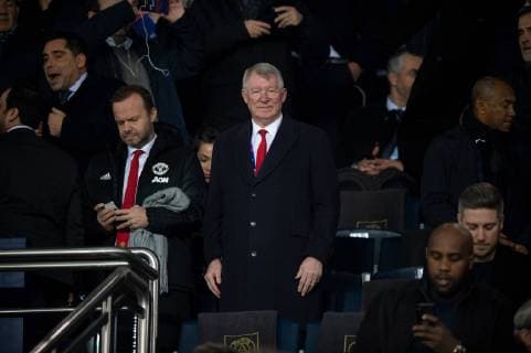 Paris Saint-Germain v Manchester United ManU UEFA Champions League Former Manchester United manager Alex Ferguson (right) before the UEFA Champions League match at Parc des Princes, Paris Content Not Available For UK Newspapers Copyright: xRussellxHartx FIL-12959-0144