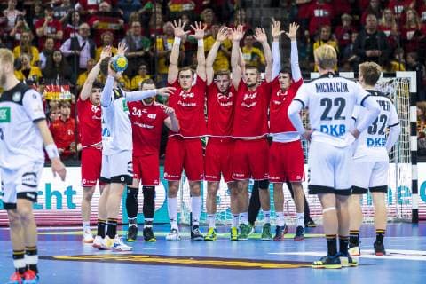 Düsseldorf Germany 09 March 2019 Handball DHB Men International 18 19 Germany vs Switzerland Hendrik Pekeler Germany THW Kiel in the throw against the Swiss defence Düsseldorf ISS Dome Nordrhein Westfalen Germany