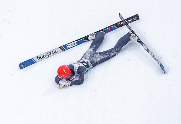 Sport Themen der Woche KW10 Sport Bilder des Tages 09.03.2019, Holmenkollen, Oslo, NOR, FIS Weltcup Skisprung, Raw Air, Oslo, Team Bewerb, Herren, im Bild Sturz von Stephan Leyhe (GER) Crash of Stephan Leyhe of Germany during the men s Team Competition of the Raw Air Series of FIS Ski jumping Skispringen Ski nordisch World Cup at the Holmenkollen in Oslo, Norway on 2019 03 09. Oslo *** 09 03 2019 Holmenkollen Oslo NOR FIS World Cup Ski Jumping Raw Air Oslo Team Bewerb Herren im Bild Crash of Stephan Leyhe GER Crash of Stephan Leyhe of Germany during the men s Team Competition of the Raw Air Series of FIS Ski Jumping World Cup at the Holmenkollen in Oslo Norway on 2019 03 09 09 Oslo  EP_fei  