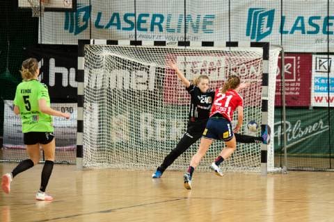 v l Saskia Putzke 21 Herrenberg Annabell Krueger 24 Spreefuexxe goal 09 03 2019 Handball women Fuechse vs Herrenberg final score 29 32 GER Berlin 9 3 19 Spreefuexxe vs Herrenberg women 2 BL Fuxxbau Soemmeringhalle Berlin Copyright: xEIBNER UwexKochx EP_UKH