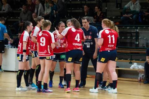 Time out Mike Leibssle with team 09 03 2019 Handball women Fuechse vs Herrenberg Final score 29 32 GER Berlin 9 3 19 Spreefuexxe vs Herrenberg women 2 BL Fuxxbau Soemmeringhalle Berlin Copyright: xEIBNER UwexKochx EP_UKH