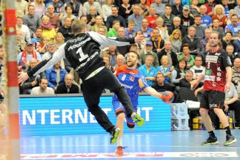 Gregor Thomann HBW Balingen Weilstetten 8 against Bart Ravensbergen HSG Nordhorn Lingen 1 in goal Handball Men DKB 2 Bundesliga 09 03 2019 Photo TBaur Eibner HBW Balingen Weilstetten vs HSG Nordhorn Lingen Balingen Copyright: xEIBNER TobiasxBaurx EP_TBR