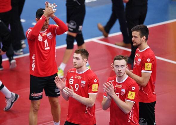 Volleyball 1. Bundesliga Saison 2018 2019 TV Rottenburg - Grizzlys Giesen 09.03.2019 Enttaeuschung TV Rottenburg; Tim Grozer (vorn li) und Johannes Moennich (vorn re) und Idner Faustino Lima Martins (hinten li) sowie Jannis Hopt (hinten re) *** Volleyball 1 Bundesliga Season 2018 2019 TV Rottenburg Grizzlys Giesen 09 03 2019 Disappointment TV Rottenburg Tim Grozer front left and Johannes Moennich front right and Idner Faustino Lima Martins rear left and Jannis Hopt rear right
