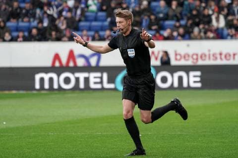 Christian Dingert (Schiedsrichter) nimmt seinen Elfmeterpfiff zurück, Video Assist Referee, VAR, Videobeweis, Videoschiedsrichter, Video, Aktion, Action, Spielszene, Fussball, Bundesliga, TSG 1899 Hoffenheim - 1. FC Nürnberg, DFL REGULATIONS PROHIBIT ANY USE OF PHOTOGRAPHS AS IMAGE SEQUENCES AND OR QUASI-VIDEO. *** Christian Dingert referee takes his penalty whistle back Video Assist Referee VAR Video evidence Video referee Video action Action Game scene Football Bundesliga TSG 1899 Hoffenheim 1 FC Nürnberg DFL REGULATIONS PROHIBIT ANY USE OF PHOTOGRAPHS AS IMAGE SEQUENCES AND OR QUASI VIDEO xozx