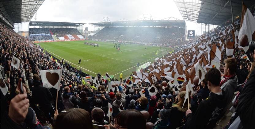 Soccer Men 2 Bundesliga Season 2018 2019 25 Matchday FC St Pauli Hamburger SV Stadion Overview at the Start of the Match Fans of St Pauli and HSV 10 03 2019 Copyright: xMatthiasxKochx