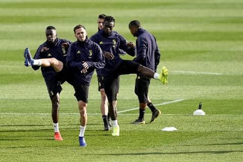 Sport Bilder des Tages Fußball, CL, Juventus Turin Training Photo LaPresse - Nicol& xf2; Campo March 11th, 2019 Turin (Italy) Soccer UEFA Champions League 2018 2019 - Juventus Training Center Continassa Juventus FC vs Atletico Madrid - Juventus training In the pic: Miralem Pjanic, Blaise Matuidi, Moise Kean  Copyright: xNicol& xf2;xCampo LaPresse Nicolx