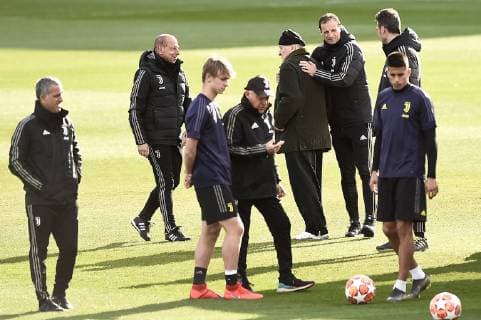 Fußball, CL, Juventus Turin Training Photo LaPresse - Nicol& xf2; Campo March 11th, 2019 Turin (Italy) Soccer UEFA Champions League 2018 2019 - Juventus Training Center Continassa Juventus FC vs Atletico Madrid - Juventus training In the pic: Massimiliano Allegri  Copyright: xNicol& xf2;xCampo LaPresse Nicolx