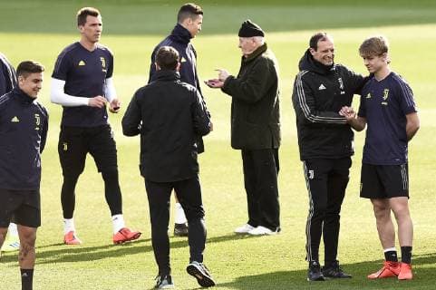 Fußball, CL, Juventus Turin Training Photo LaPresse - Nicol& xf2; Campo March 11th, 2019 Turin (Italy) Soccer UEFA Champions League 2018 2019 - Juventus Training Center Continassa Juventus FC vs Atletico Madrid - Juventus training In the pic: Massimiliano Allegri, Hans Nicolussi Caviglia  Copyright: xNicol& xf2;xCampo LaPresse Nicolx