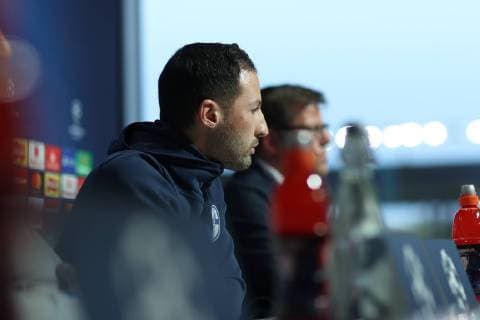 11 03 2019 Football season 2018 2019 Champions League Press conference and final training of FC Schalke 04 in Manchester England Head coach Domenico TEDESCO FC Schalke 04 Manchester Airport England