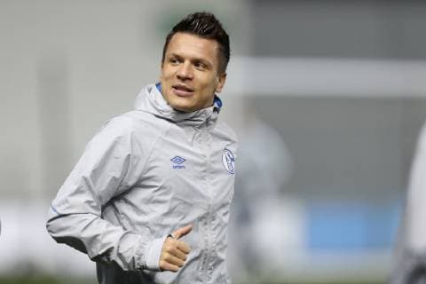 11 03 2019 Football season 2018 2019 Champions League press conference and final training of FC Schalke 04 in Manchester England Yevhen KONOPLYANKA FC Schalke 04 Manchester Airport England